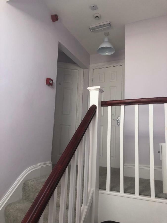 Cheapsleepz 49 Moscow Drive Hotel Liverpool Bagian luar foto