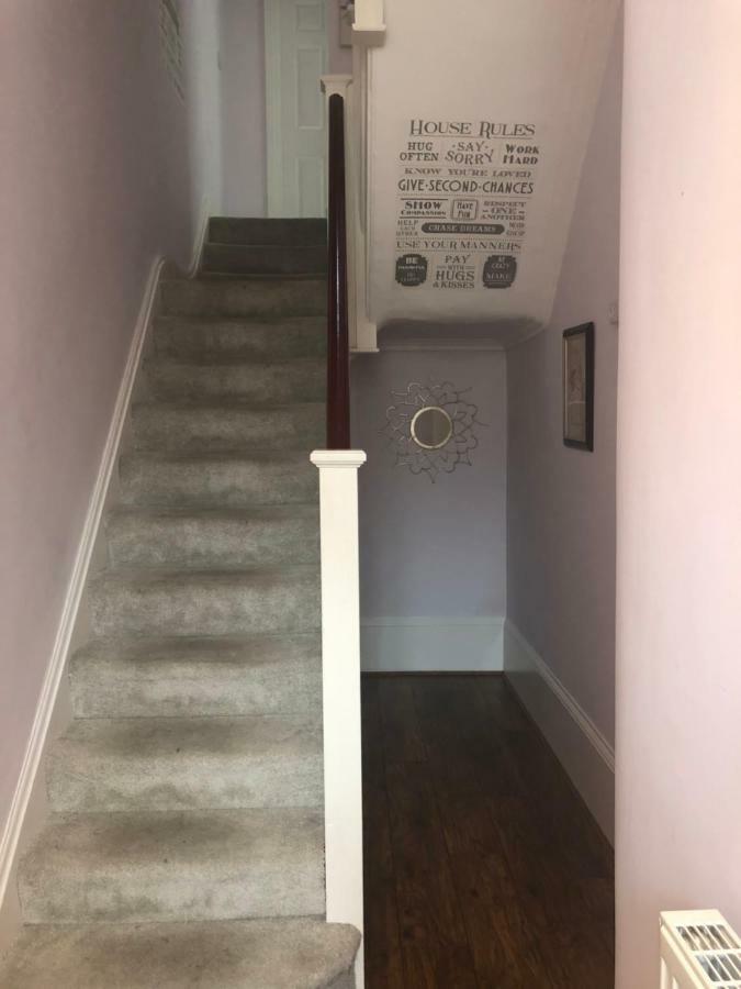 Cheapsleepz 49 Moscow Drive Hotel Liverpool Bagian luar foto