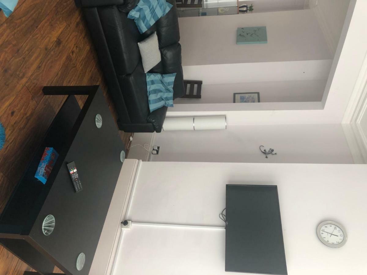 Cheapsleepz 49 Moscow Drive Hotel Liverpool Bagian luar foto