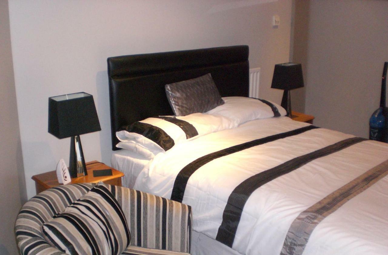 Cheapsleepz 49 Moscow Drive Hotel Liverpool Bagian luar foto