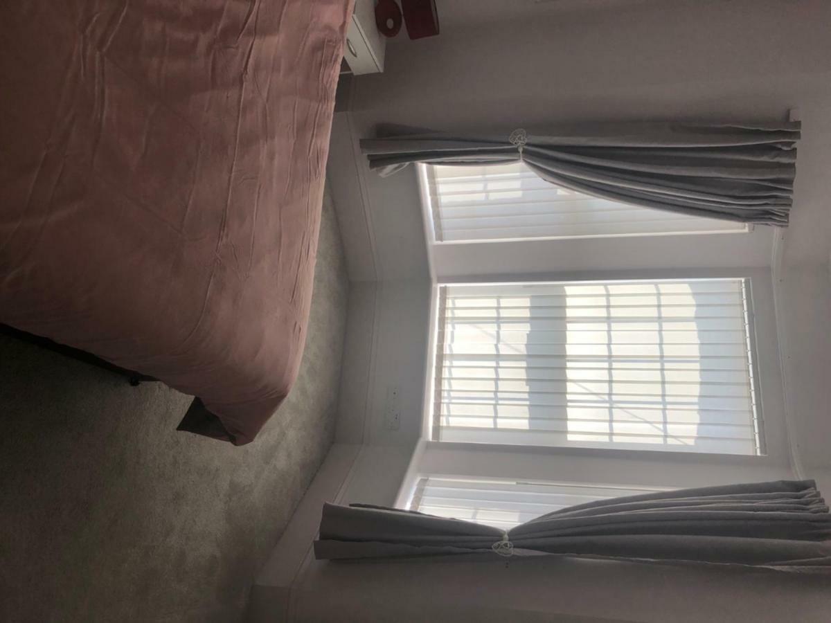 Cheapsleepz 49 Moscow Drive Hotel Liverpool Bagian luar foto
