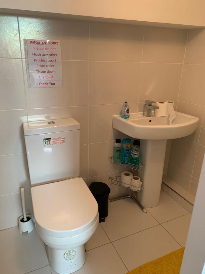 Cheapsleepz 49 Moscow Drive Hotel Liverpool Bagian luar foto
