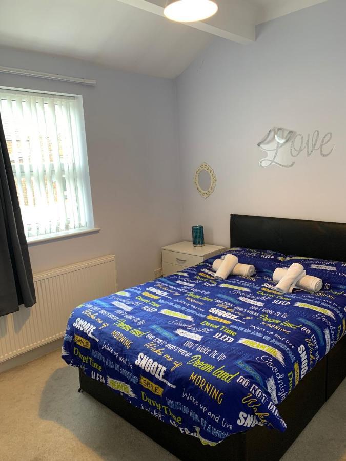 Cheapsleepz 49 Moscow Drive Hotel Liverpool Bagian luar foto