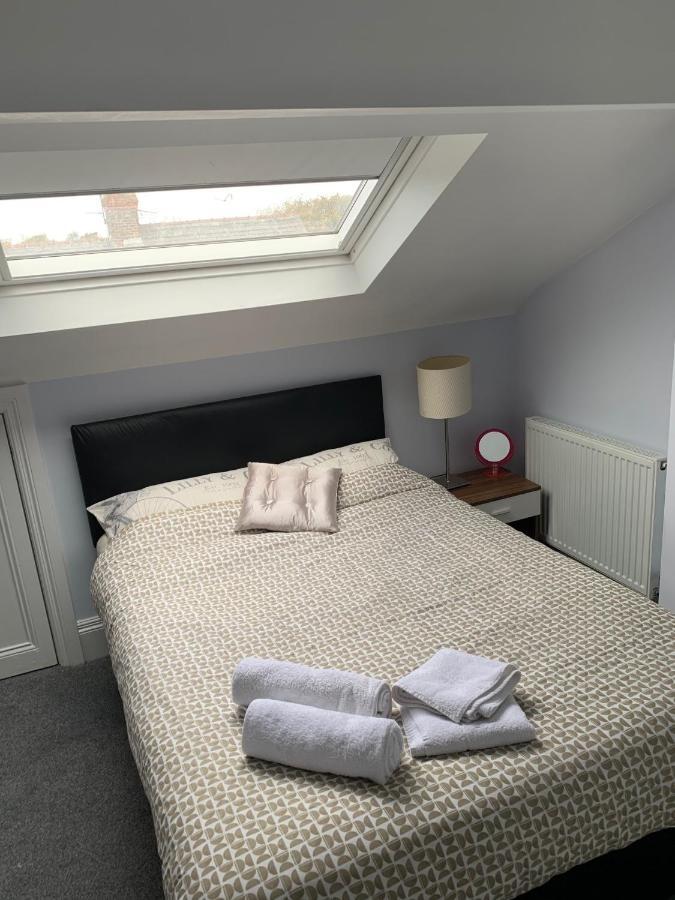 Cheapsleepz 49 Moscow Drive Hotel Liverpool Bagian luar foto