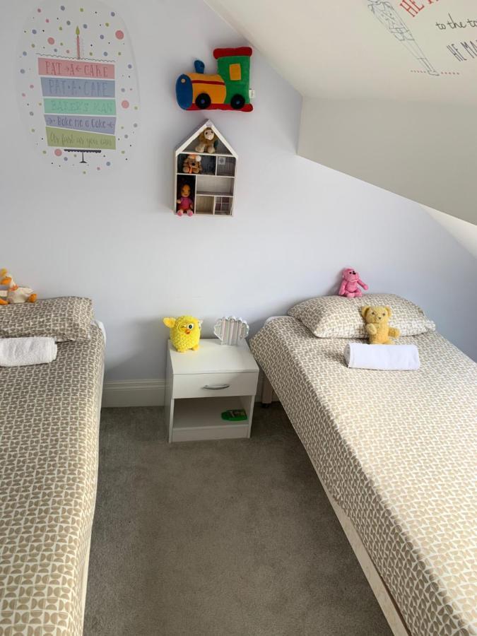 Cheapsleepz 49 Moscow Drive Hotel Liverpool Bagian luar foto