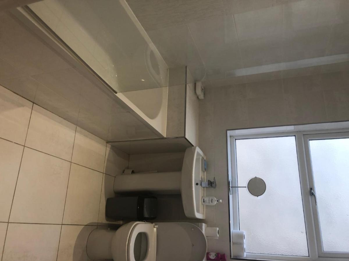 Cheapsleepz 49 Moscow Drive Hotel Liverpool Bagian luar foto