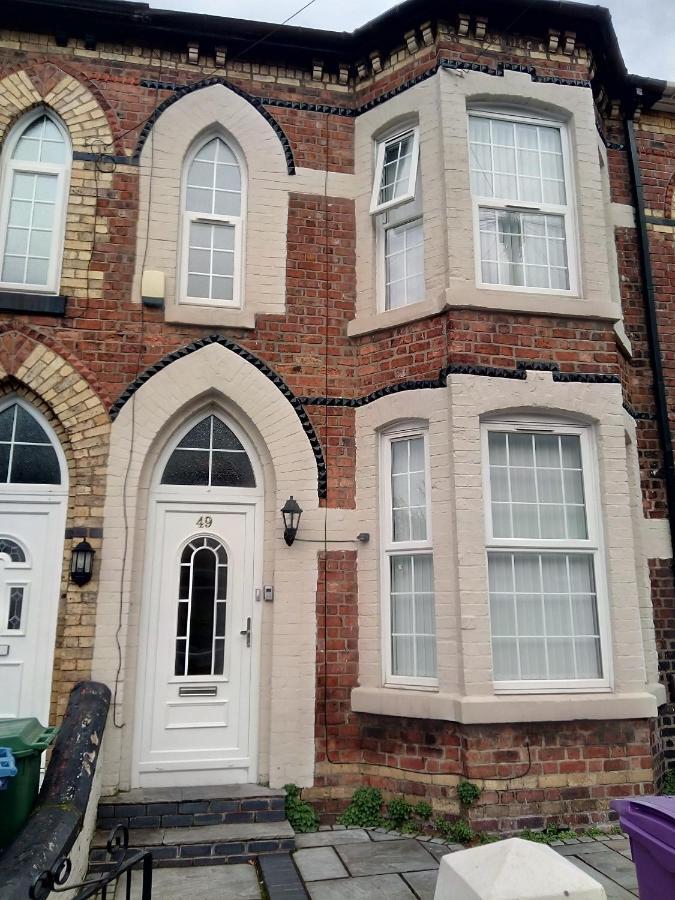 Cheapsleepz 49 Moscow Drive Hotel Liverpool Bagian luar foto