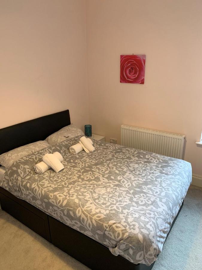 Cheapsleepz 49 Moscow Drive Hotel Liverpool Bagian luar foto